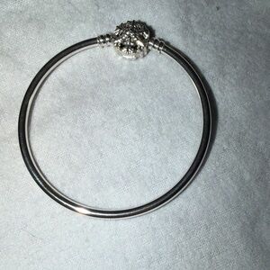 Retired Snowflake Clasp Silver Bangle Bracelet 6.75”